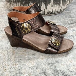 TAOS Pyramid Metallic Bronze Wedge Heel Sandals Adjustable Straps Coastal Travel
